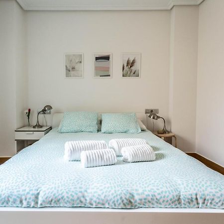 Apartamento En Primera Linea De Playa Riazor La Coruña Esterno foto